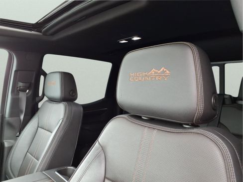 Certified 2022 Chevrolet Silverado 1500 High Country w/ High Country Premium Package AWD/4WD image 4