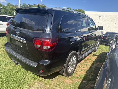 Used 2018 Toyota Sequoia Platinum AWD/4WD image 6