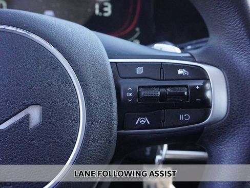 Used 2023 Kia Sportage LX AWD/4WD image 3