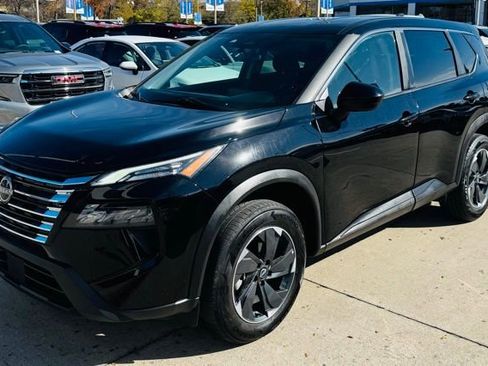 Used 2024 Nissan Rogue SV image 5