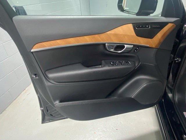 Used 2023 Volvo XC90 B6 Plus w/ Protection Package Premier AWD/4WD image 7