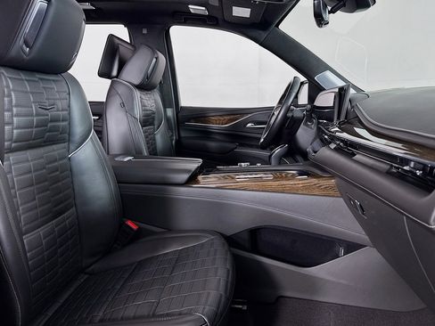 Used 2024 Cadillac Escalade Sport Platinum image 6