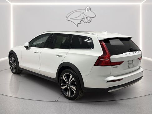 Used 2025 Volvo V60 B5 Cross Country Plus AWD/4WD image 3