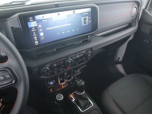 Used 2024 Jeep Wrangler Unlimited Rubicon image 24