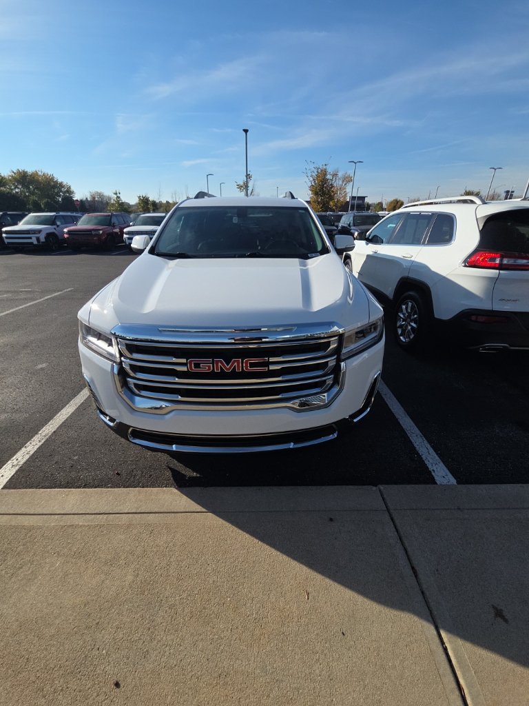 Used 2020 GMC Acadia SLT FWD image 2