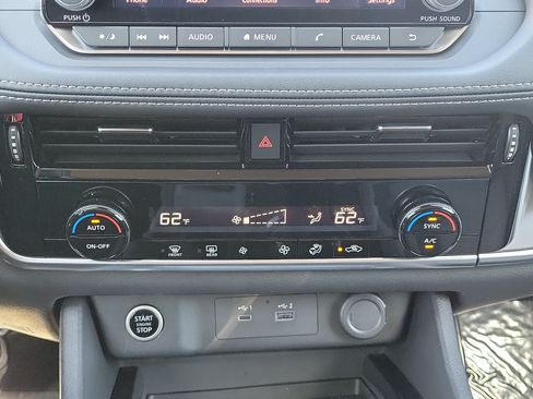 Certified 2022 Nissan Rogue SV FWD image 29