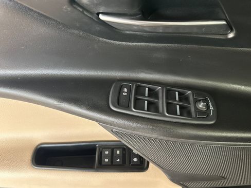 Used 2017 Jaguar XE Premium image 8