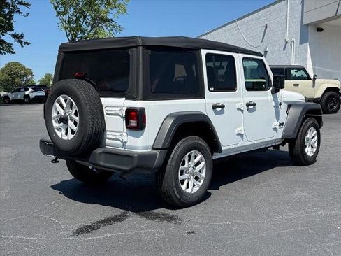 Used 2023 Jeep Wrangler Unlimited Sport AWD/4WD image 3