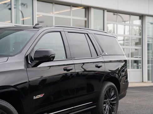 Used 2023 Cadillac Escalade V w/ LPO, ONYX Package AWD/4WD image 4