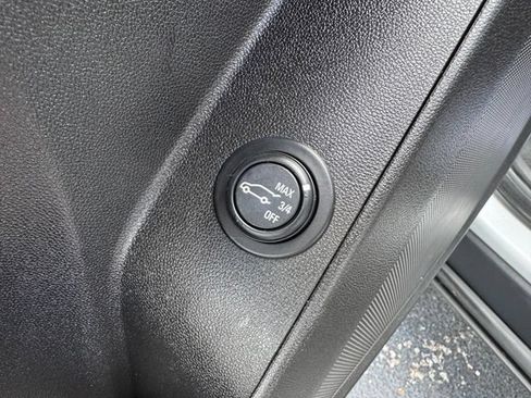 Used 2018 Chevrolet Equinox LT AWD/4WD image 16