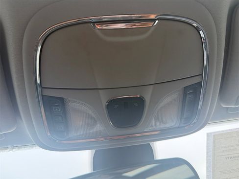 Used 2019 Jeep Cherokee Latitude Plus image 29