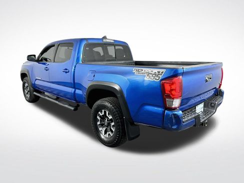 Used 2017 Toyota Tacoma TRD Off-Road w/ Premium & Technology Package AWD/4WD image 6