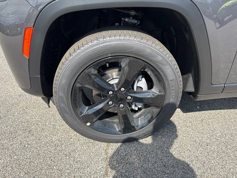 New 2026 Jeep Grand Cherokee Limited w/ Limited Altitude Package AWD/4WD image 9