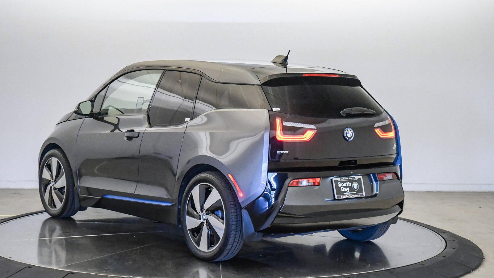 Used 2017 BMW i3 w/ Range Extender RWD image 2