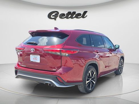 Used 2022 Toyota Highlander XSE FWD image 5