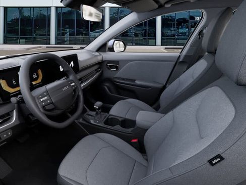 New 2025 Kia K4 LX image 16