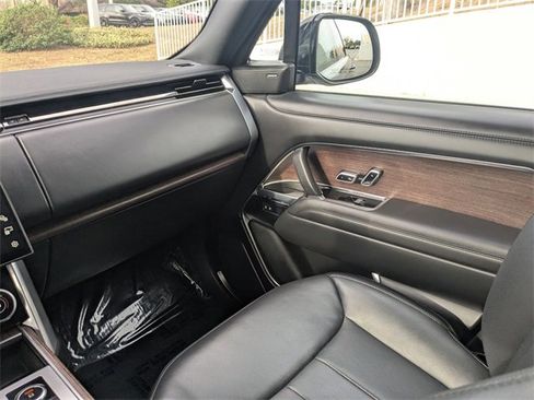 Used 2023 Land Rover Range Rover SE image 11