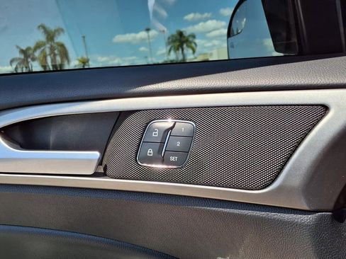 Used 2018 Ford Fusion SE w/ Fusion SE Technology Package FWD image 26