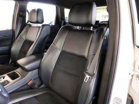 Used 2018 Jeep Grand Cherokee Altitude RWD image 20