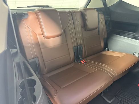 Used 2023 Volkswagen Atlas SEL R-Line AWD/4WD image 18