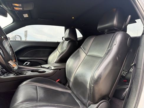 Used 2016 Dodge Challenger SXT Plus image 8