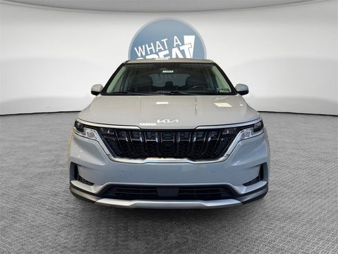 Certified 2024 Kia Carnival EX image 9