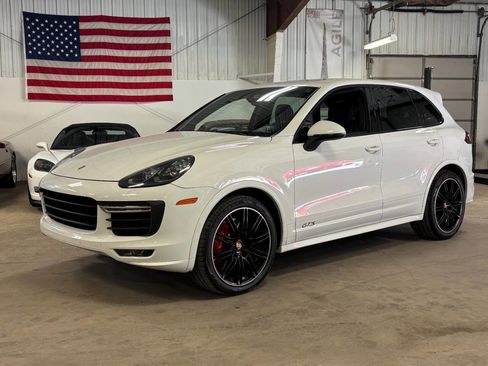 Used 2016 Porsche Cayenne GTS AWD/4WD image 3