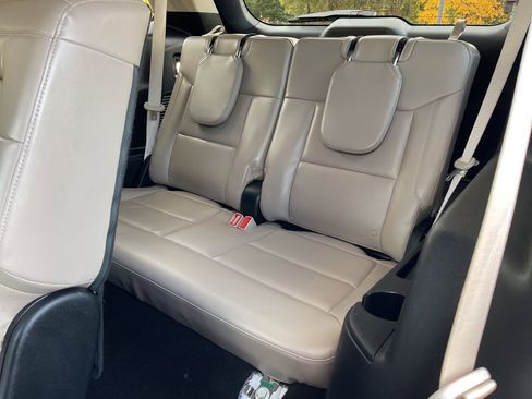 Used 2024 Ford Explorer XLT w/ Equipment Group 202A image 26