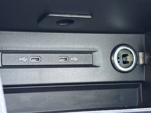 New 2025 Volkswagen Taos SEL image 8