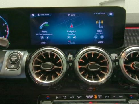 Used 2022 Mercedes-Benz GLB 250 4MATIC image 15