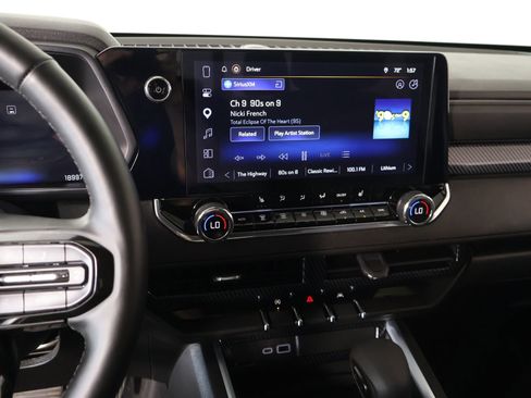 Used 2025 Chevrolet Colorado Trail Boss AWD/4WD image 5
