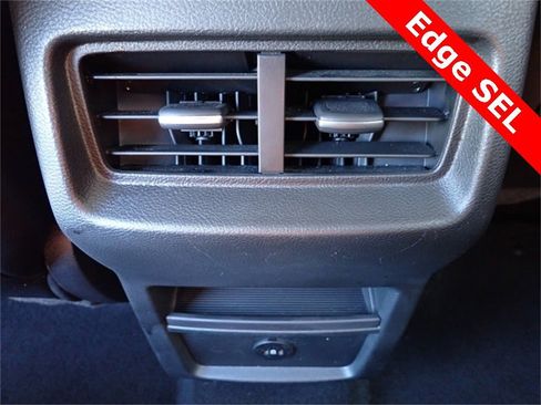 Used 2024 Ford Edge SEL image 18