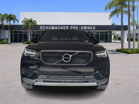 Used 2019 Volvo XC40 T5 Momentum image 3