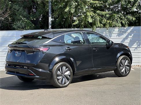 Used 2024 Nissan Ariya AWD image 10