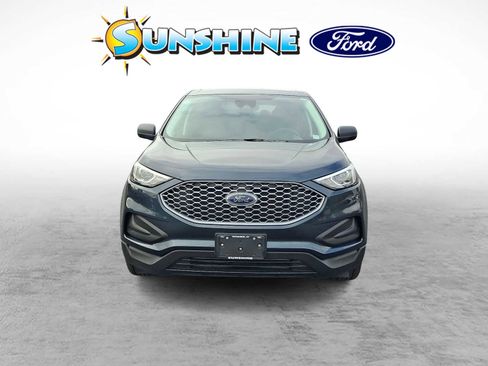 Certified 2024 Ford Edge SE image 2