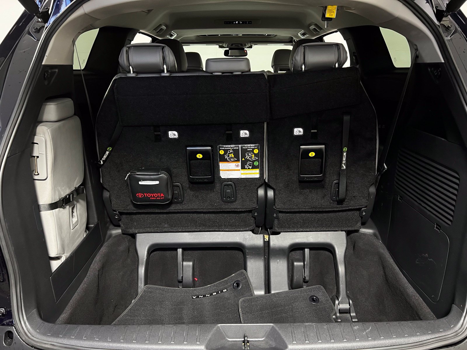 Certified 2025 Toyota Sienna XLE FWD image 24