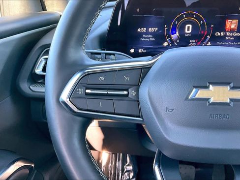 Used 2025 Chevrolet Traverse LT image 23