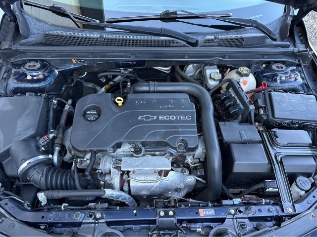 Used 2017 Chevrolet Malibu LT FWD image 27