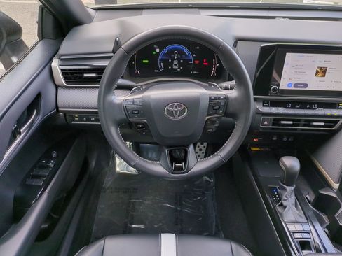 Used 2025 Toyota Camry SE FWD image 15