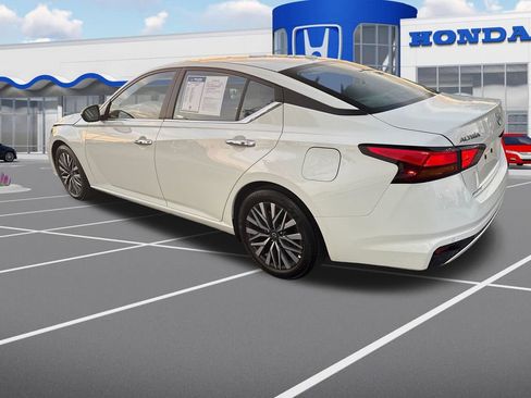 Used 2025 Nissan Altima 2.5 SV FWD image 6