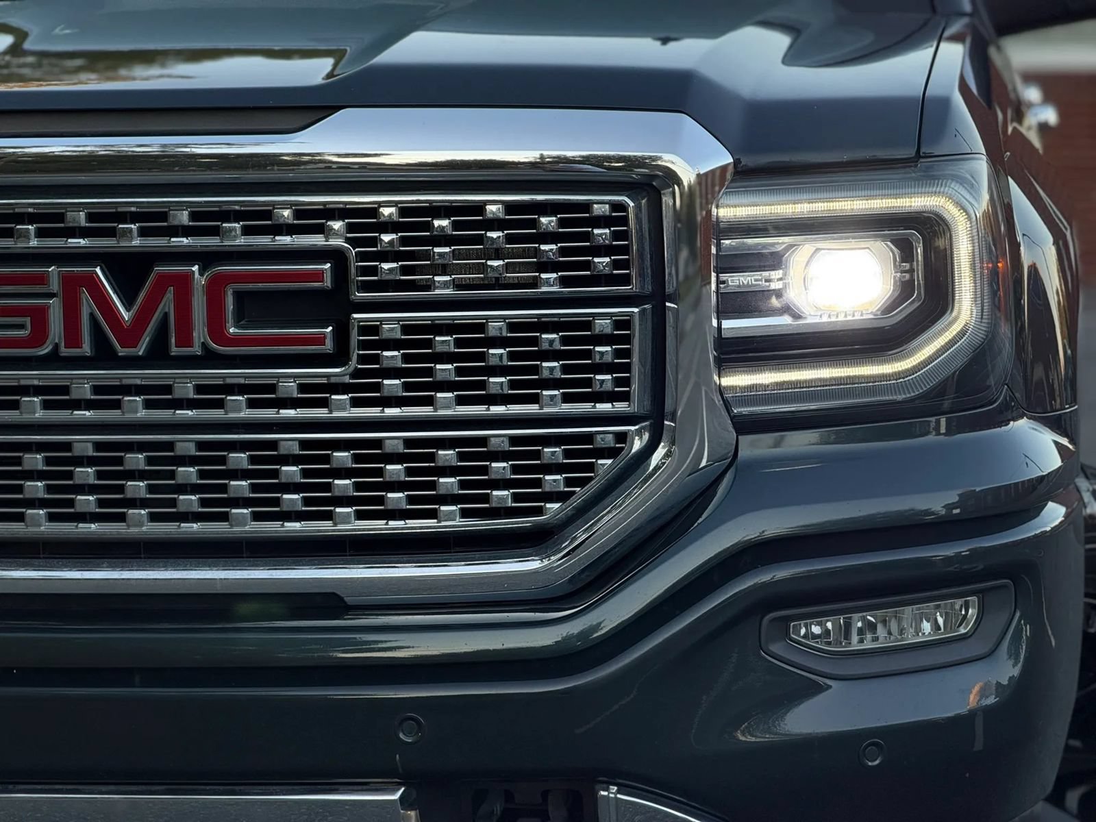 Used 2018 GMC Sierra 1500 Denali w/ Denali Ultimate Package AWD/4WD image 4