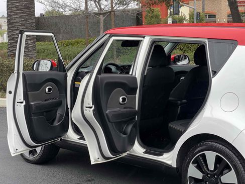 Used 2016 Kia Soul + w/ Designer's Package image 28