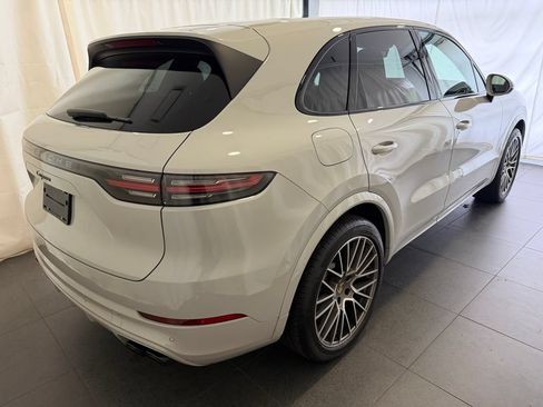 Certified 2023 Porsche Cayenne Platinum Edition AWD/4WD image 9