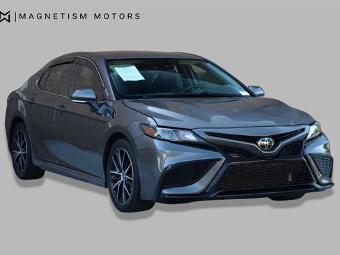 Used 2022 Toyota Camry SE FWD image 6