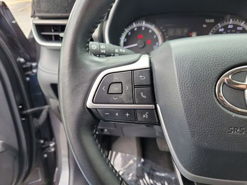 Used 2024 Toyota Highlander XLE FWD image 16