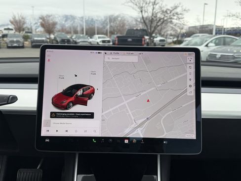 Used 2018 Tesla Model 3 Long Range image 16