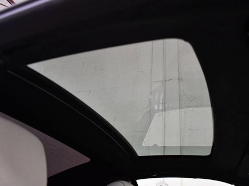 Used 2017 Mercedes-Benz SL 550 image 23