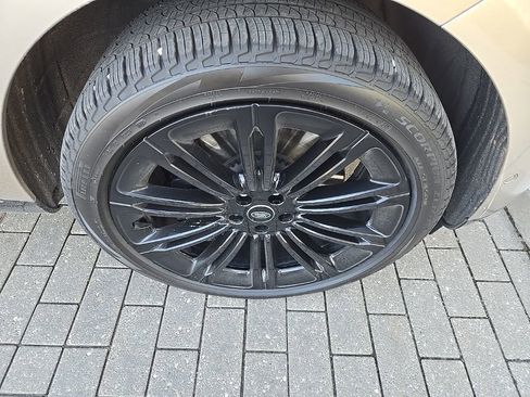 Used 2023 Land Rover Range Rover SE image 11