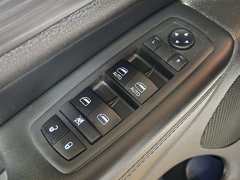 Used 2019 Jeep Grand Cherokee Altitude image 42