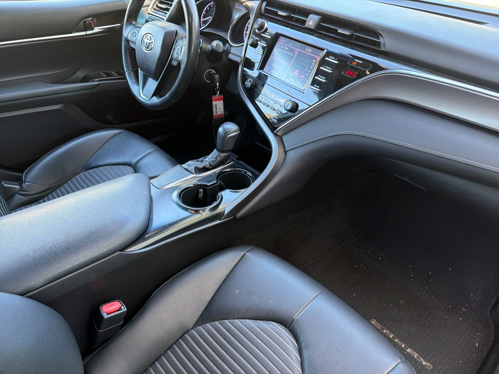 Used 2018 Toyota Camry SE w/ Moonroof Package FWD image 11